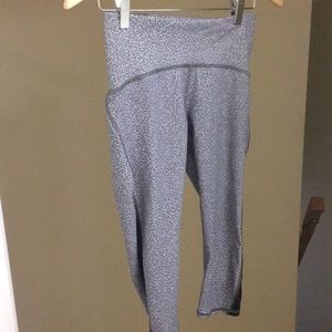 Lululemon size 6 yoga pants